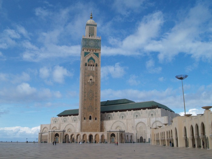 la grande mosquée Hassan II de Casablanca, érigée sous son règne, dont le minaret fait 200 mètres de haut. Cette mosquée magnifique a été construite sur la mer.